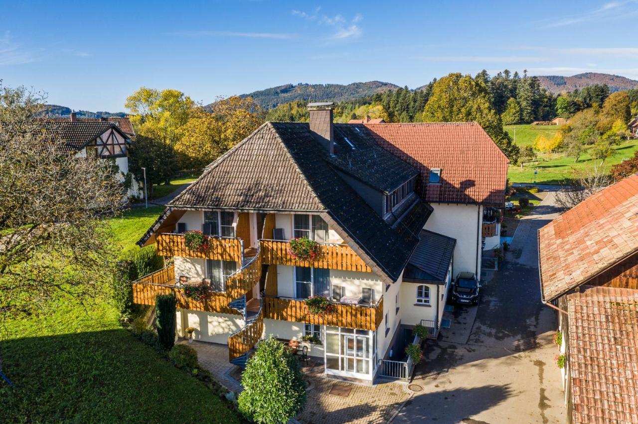Hotel-Restaurant Sennhuette Im Herzen Des Suedschwarzwalds Kleines Wiesental Eksteriør billede